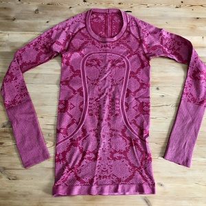 NWOT Lulu swiftly tech long sleeve Sz 2 red